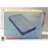Image 1 : TWIN AIR BED (NEW IN BOX)