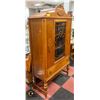 Image 2 : ESTATE VINTAGE WOODEN INLAID/ GLASS CHINA CABINET