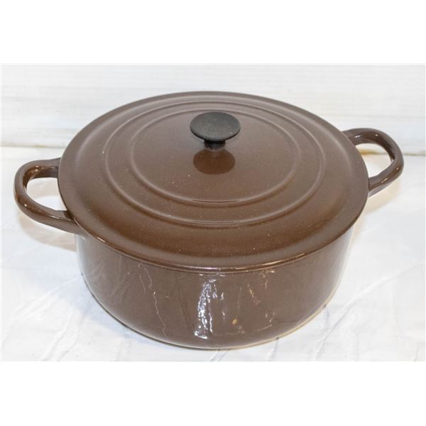 LE CREUSET CAST IRON ENAMELLED DUTCH OVEN WITH LID