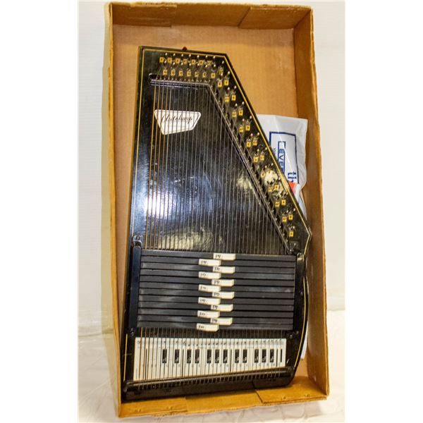 ESTATE AUTOHARP IN BOX