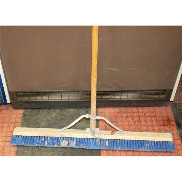 HEAVY DUTY BROOM