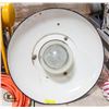 Image 2 : VINTAGE EXPLOSION PROOF PORCELAIN WAREHOUSE LIGHT