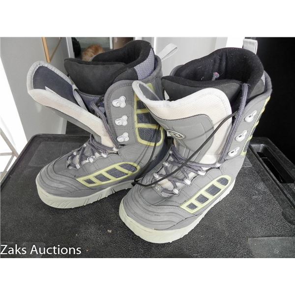AIRWALK SNOW BOARD BOOTS SIZE 6 WOMENS/YOUTH