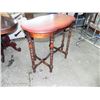 Image 2 : VINTAGE WOODEN PARLOR TABLE BEAUCRAFT