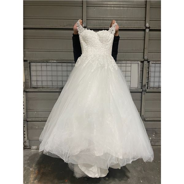 Wedding Dress new in garment bag