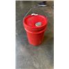 Image 2 : PAIL OF HYDRAULIC FLUID