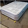 Image 3 : QUEENSIZE BEAUTYREST AIR MATTRESS WITH BUILT IN PUMP