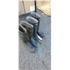 Image 1 : 2 PAIRS RUBBER BOOTS - SIZE 9 AND 10