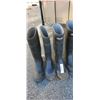 Image 2 : 2 PAIRS RUBBER BOOTS - SIZE 9 AND 10