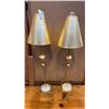 Image 2 : 2 GOLD TONE DECORATIVE TABLE LAMPS