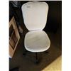 Image 1 : WHITE OFFICE CHAIR