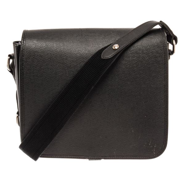 Louis Vuitton Andrei Bag Messenger Bag Black Taiga