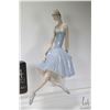 Image 2 : Large Lladro figurine "Waiting Backstage Ballerina" #4559, 14 1/2" in height. Note: Due to the size,