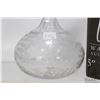 Image 2 : Pair of matcing Victorian etched cut crystal etched decanters with stoppers, each 12 1/2" in height