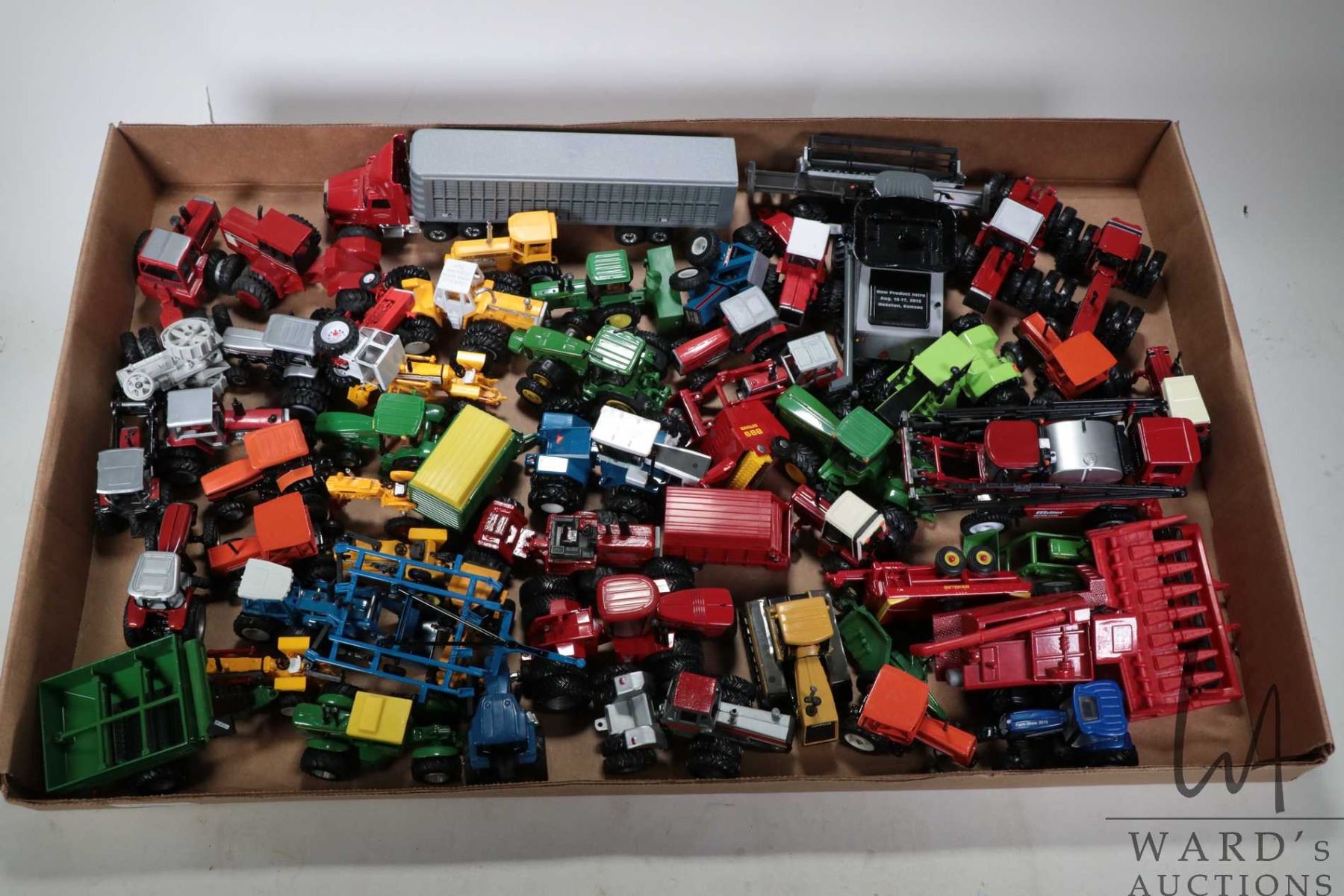 Ertl Selection of diecast 1/64 scale Ertl and Toy Farmer farm tractors ...