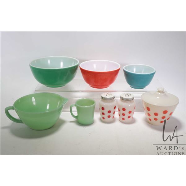 Selection of vintage glass cookware including set of three graduated Pyrex bowls, Jadeite Fire King 