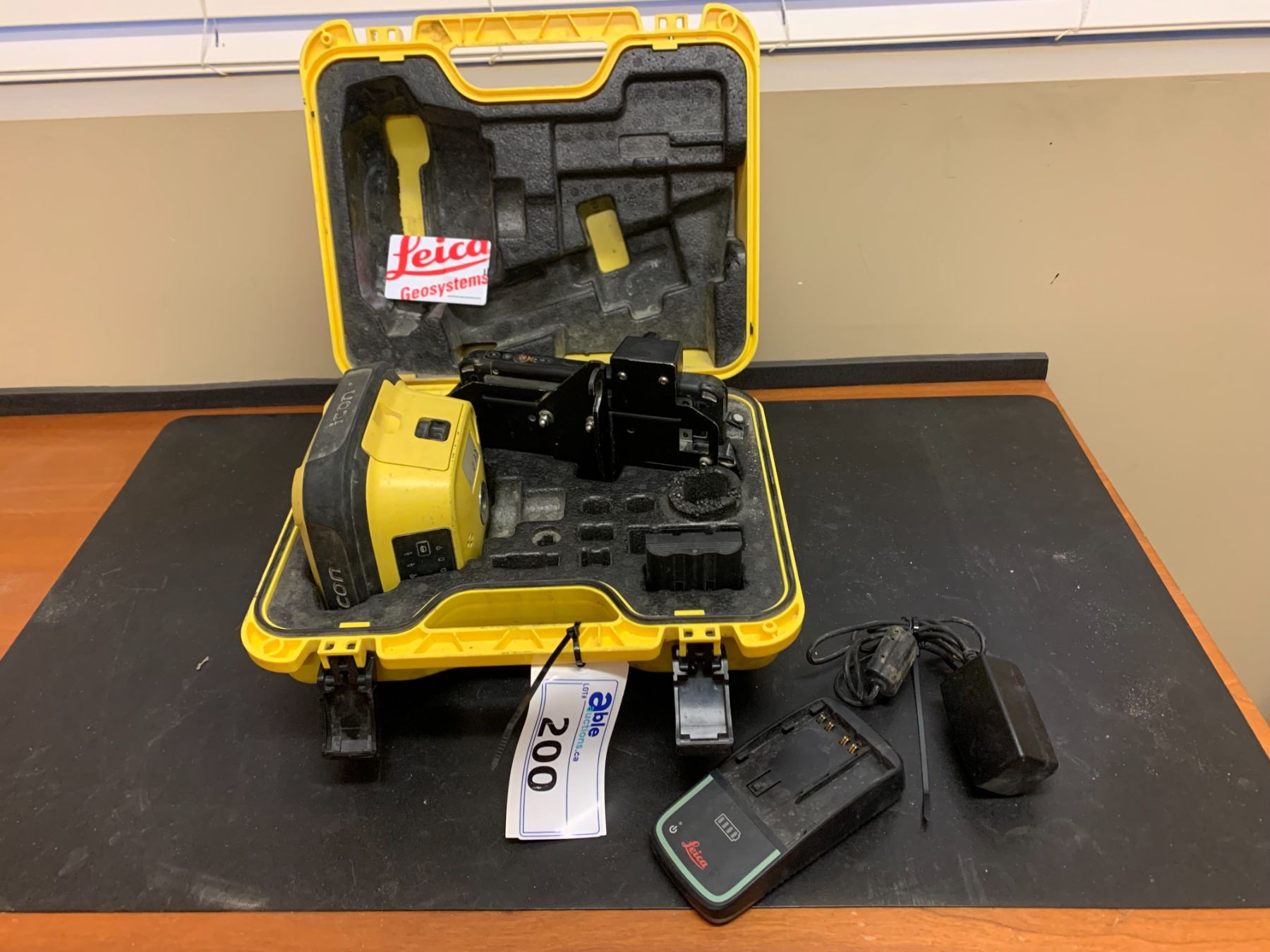 LEICA ICG70T GPS UNIT -TABLET COMPUTER WITH LEICA GPS 70 SMART ANTENNA ...