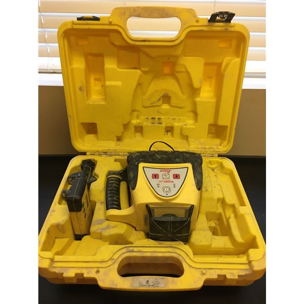 LEICA RUGBY 100 AUTOMATIC SELF-LEVELING ROTATING LASER WITH HARD SHELL CASE