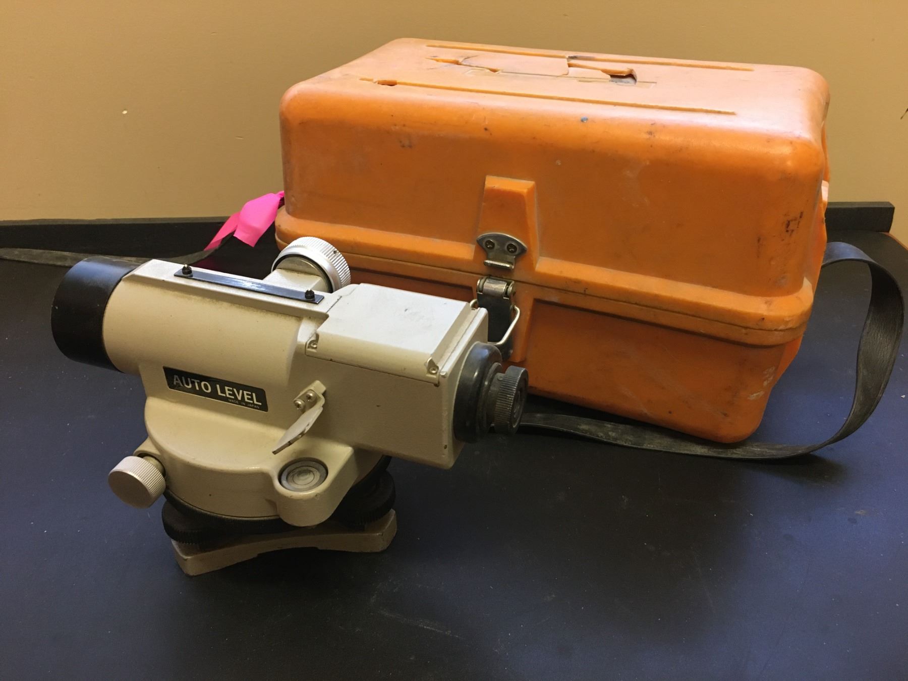 Auto Level Case AUTOMATIC LEVEL MODEL A 20 WITH HARDSHELL CASE - Able Auctions