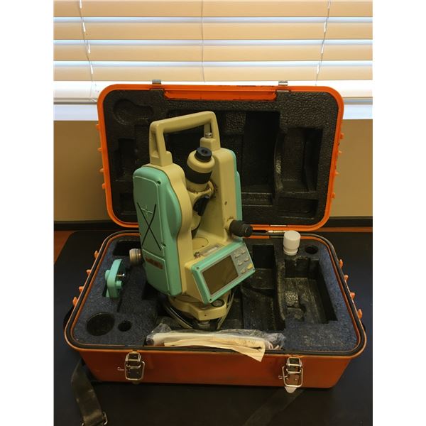 LEICA LDT-05 DIGITAL THEODOLITE WITH HARDSHELL CASE