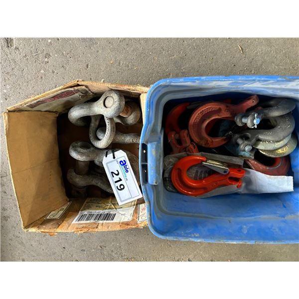 BOX OF ASSORTED RIGGING SHACKLES & HOOKS