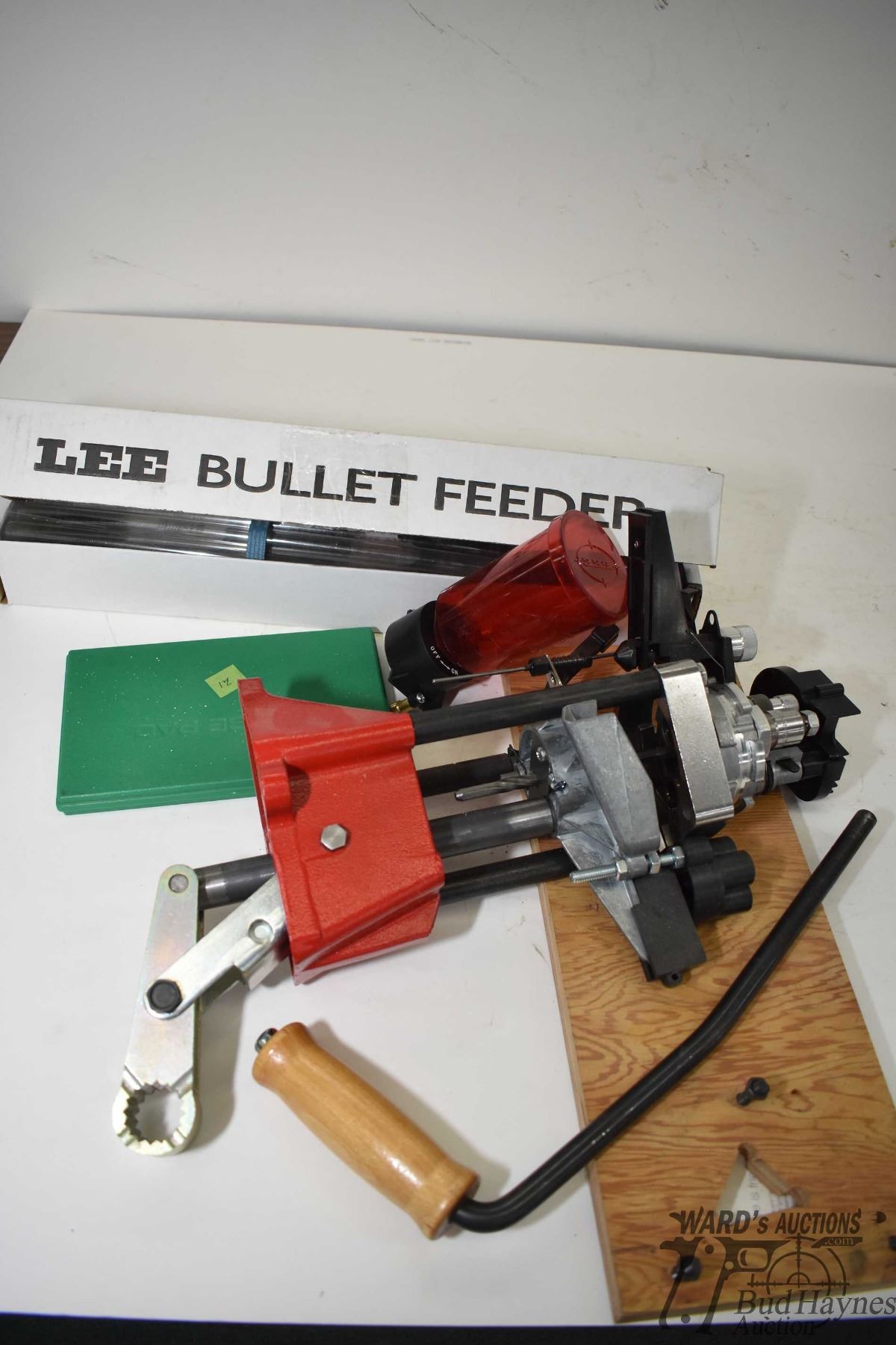 Lee Pro 1000 Bullet Press w/ case feeder. powder measurer & stand
