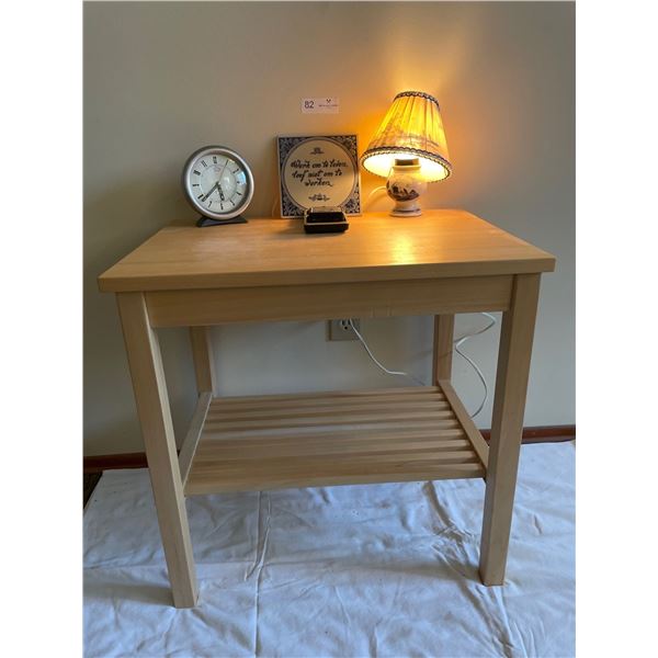 Wooden Side Table With Slate Shelf, 2 Windup Clocks, Big Ben And Cardinal & Delft Collectible Lamp
