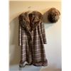 Image 1 : Ladies Vintage Fur Line Tweed Coat With Matching Fur Hat - Medium