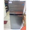 Image 2 : *O* DANBY DESIGNER STAINLESS STEEL FRONT APARTMENT SIZE FRIDGE