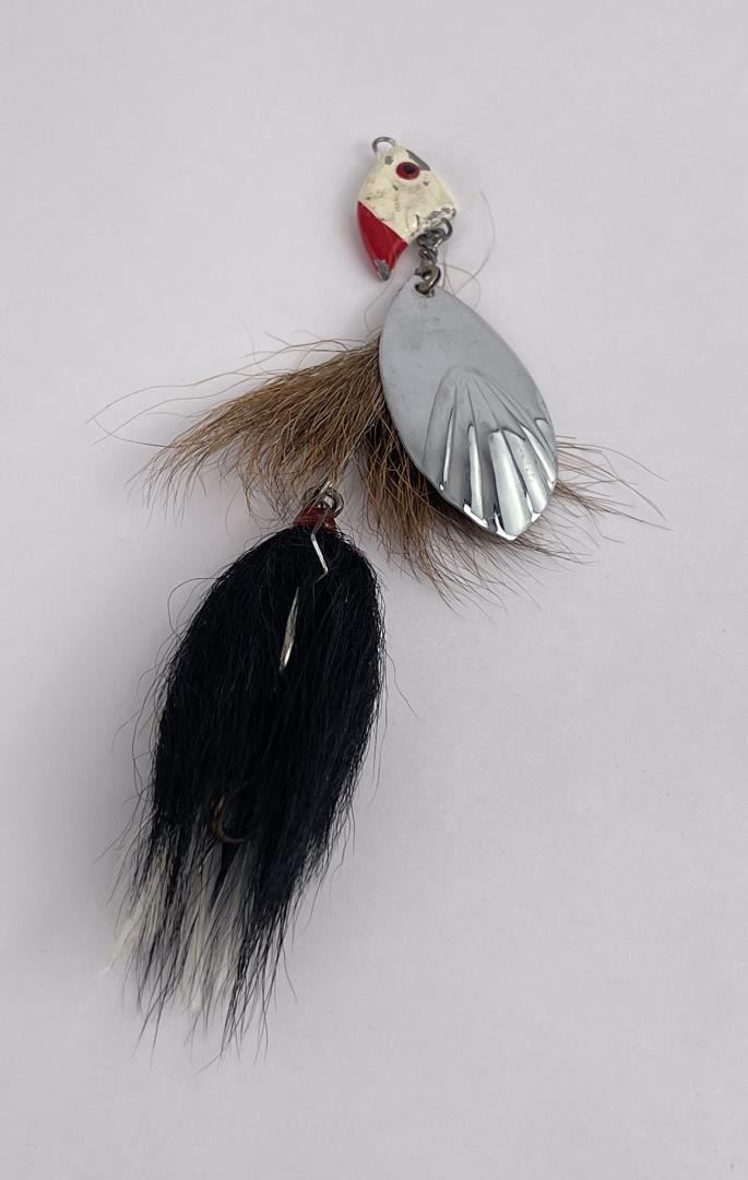 Leurre Bucktail musqué 8,5 po. Lames doubles n° 8 Flash simple hameçon
