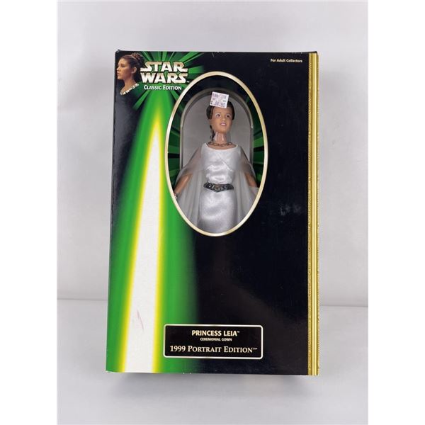 1999 Star Wars Princess Leia Action Figure