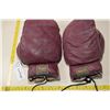 Image 1 : Pair of Vintage Reach Boxing Gloves - Made in Canada