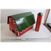 Image 1 : Toy Wooden Barn and Silo