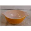 Image 3 : Pyrex Yellow/Orange Bowl with Handles