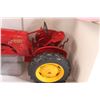 Image 3 : SpecCast Massey-Harris Model 22 Tractor Replica 1/16 Scale (NIB)