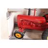 Image 2 : ERTL Massey-Harris Vintage Agricultural Tractors "55" Tractor Replica 1/16 Scale (NIB)