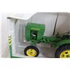 Image 2 : John Deere 1/16 Model "62" Tractor Replica (NIB)