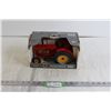 Image 1 : ERTL Vintage Agricultural Tractors Collector Edition Massey-Harris 555 Scale 1/16 (NIB)