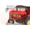 Image 2 : ERTL Vintage Agricultural Tractors Collector Edition Massey-Harris 555 Scale 1/16 (NIB)