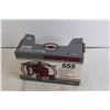 Image 4 : ERTL Vintage Agricultural Tractors Collector Edition Massey-Harris 555 Scale 1/16 (NIB)