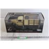 Image 1 : Highway 61 Collectibles 1940 Ford Stake Truck 1/16 Scale (NIB)