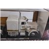 Image 3 : Revell Metal Peterbilt 359 1:24 Die-Cast with Plastic Parts (NIB)