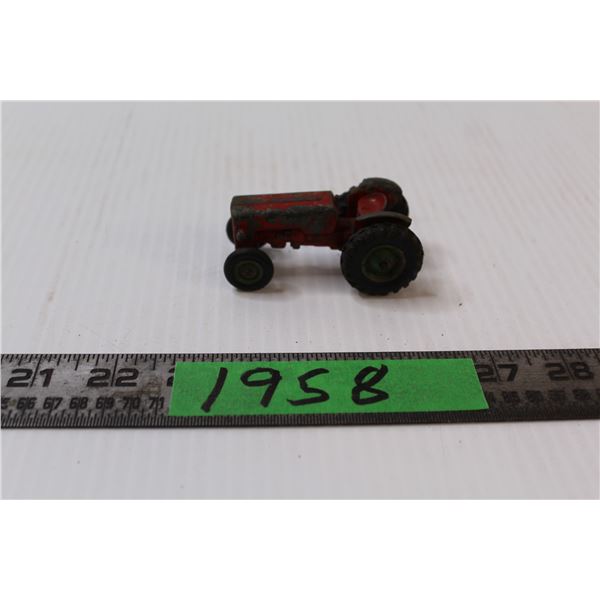 IHC Matchbox B-250 Die Cast Tractor