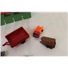 Image 3 : Toy Horse Stable with fence sections and truck