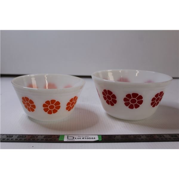 (2) Federal Glass - Daisy Nesting Mixing Bowls - Red and Orange