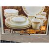 Image 3 : Corelle Livingware + Pyrex 16pc Set Butterfly Gold / papillon