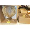 Image 1 : LOT DE 2 LUMINAIRES SUSPENDUS EN BOIS ASST BESOIN DE COLLE