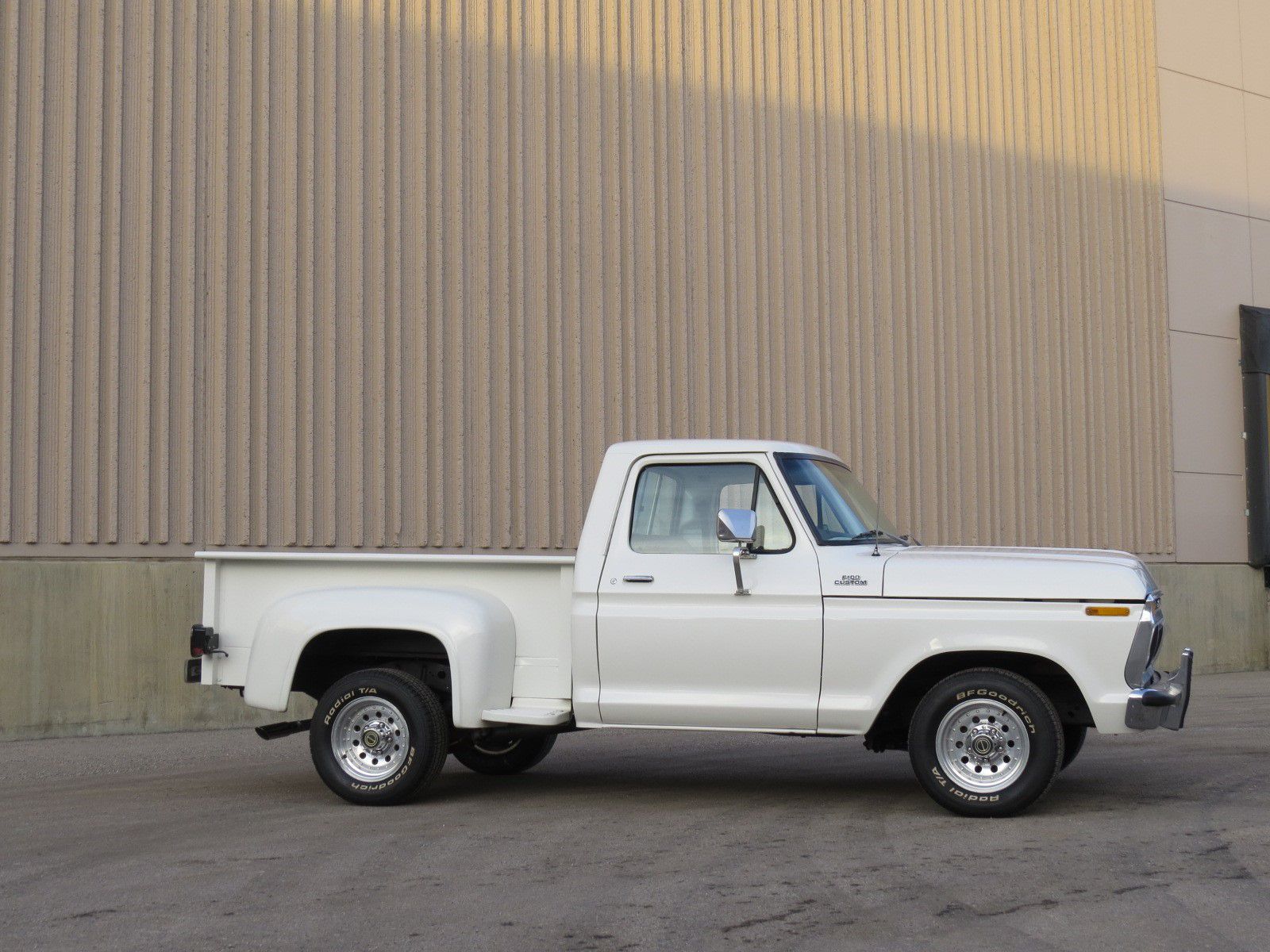 1977 FORD F100 CUSTOM