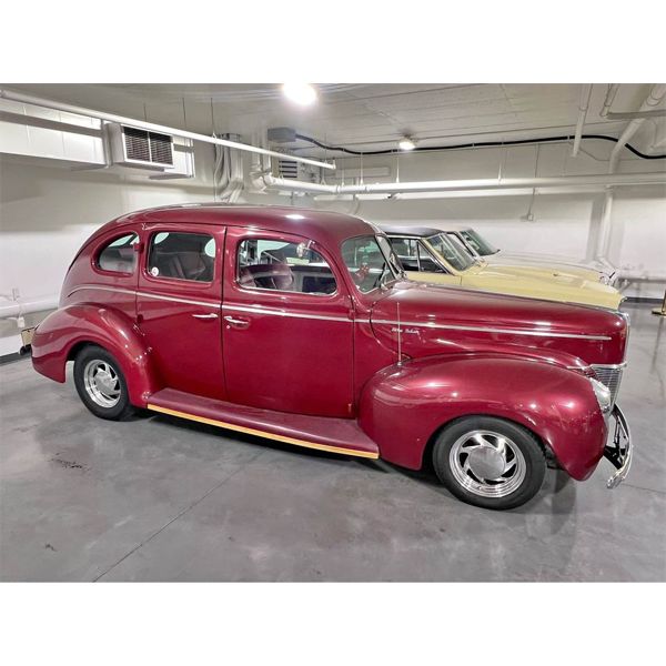 1940 FORD CUSTOM 