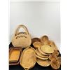 Image 1 : Assorted Wicker Baskets & Bag